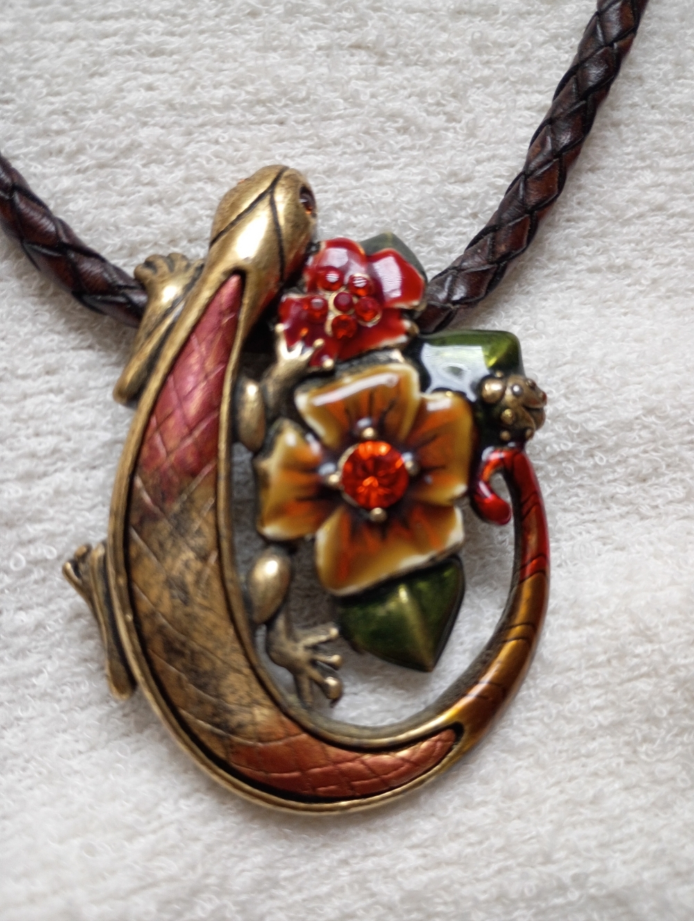 Beautiful Chico's Geico N Flower Enamel Pendant  Necklace Women Lizard Jewelry